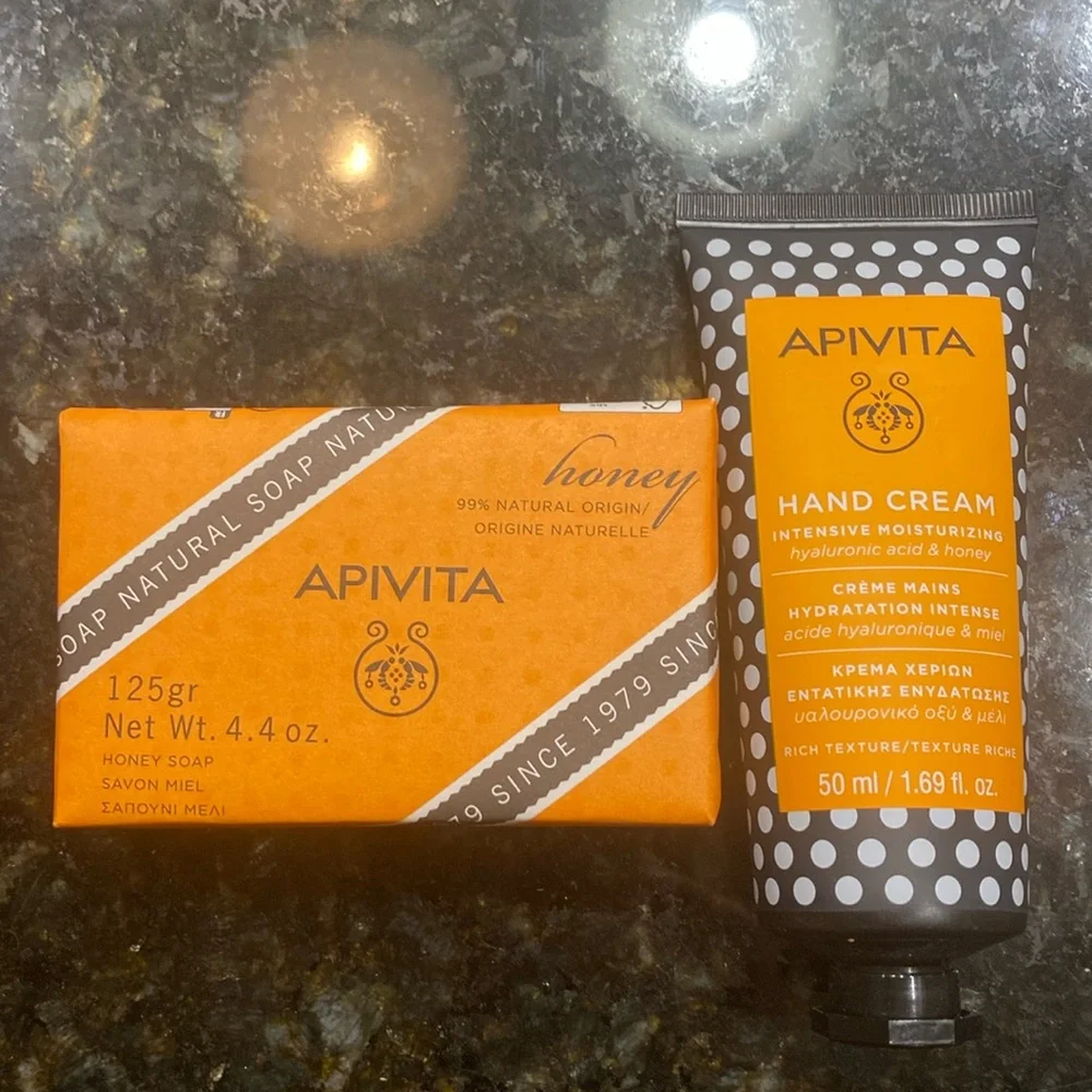 APIVITA All natural Honey soap bar and hand cream - Picture 1 of 6